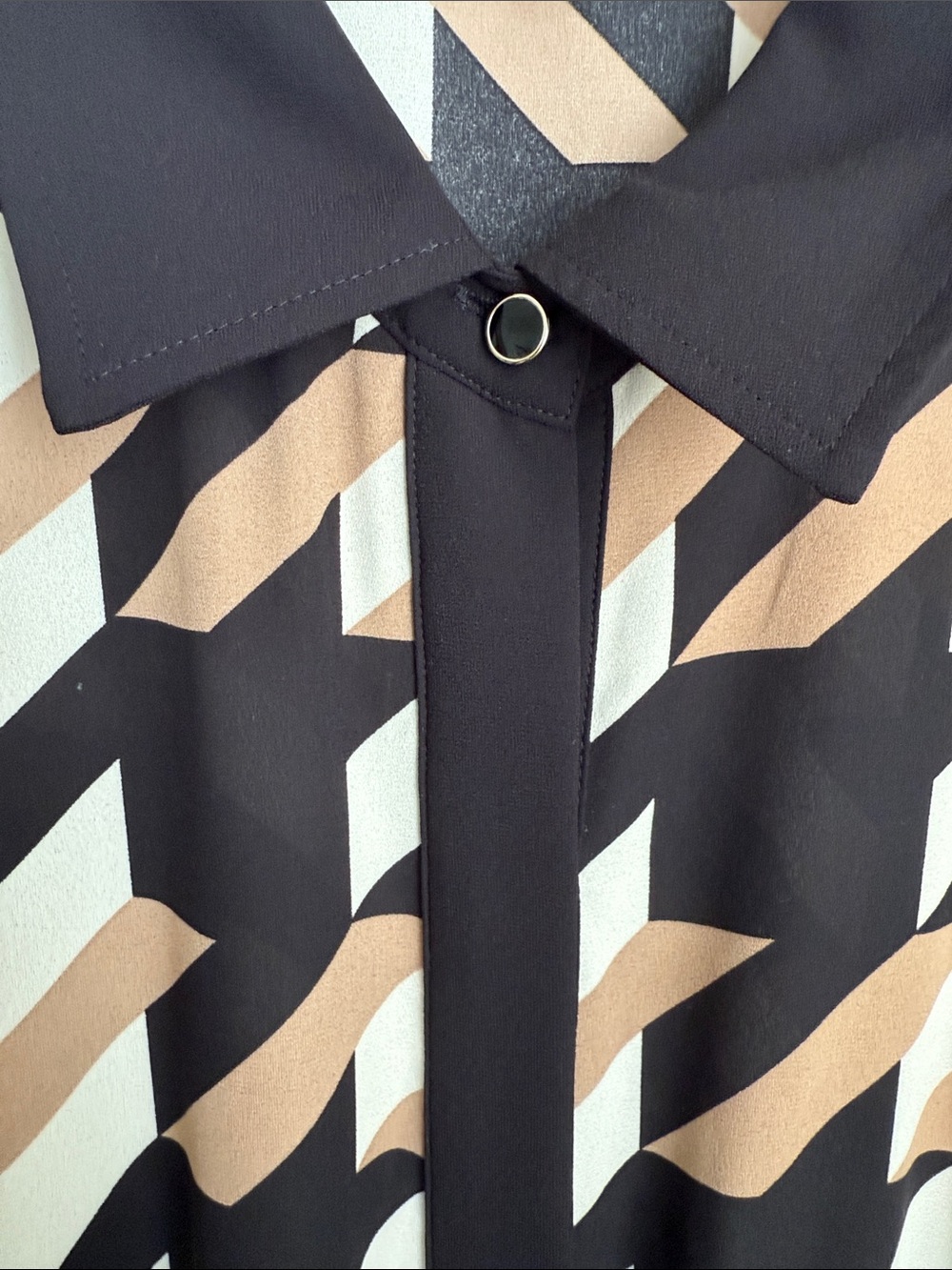 Anne Klein Geometric Print Long Sleeves Shirt Dress with Chain Belt - Picture 3 of 11